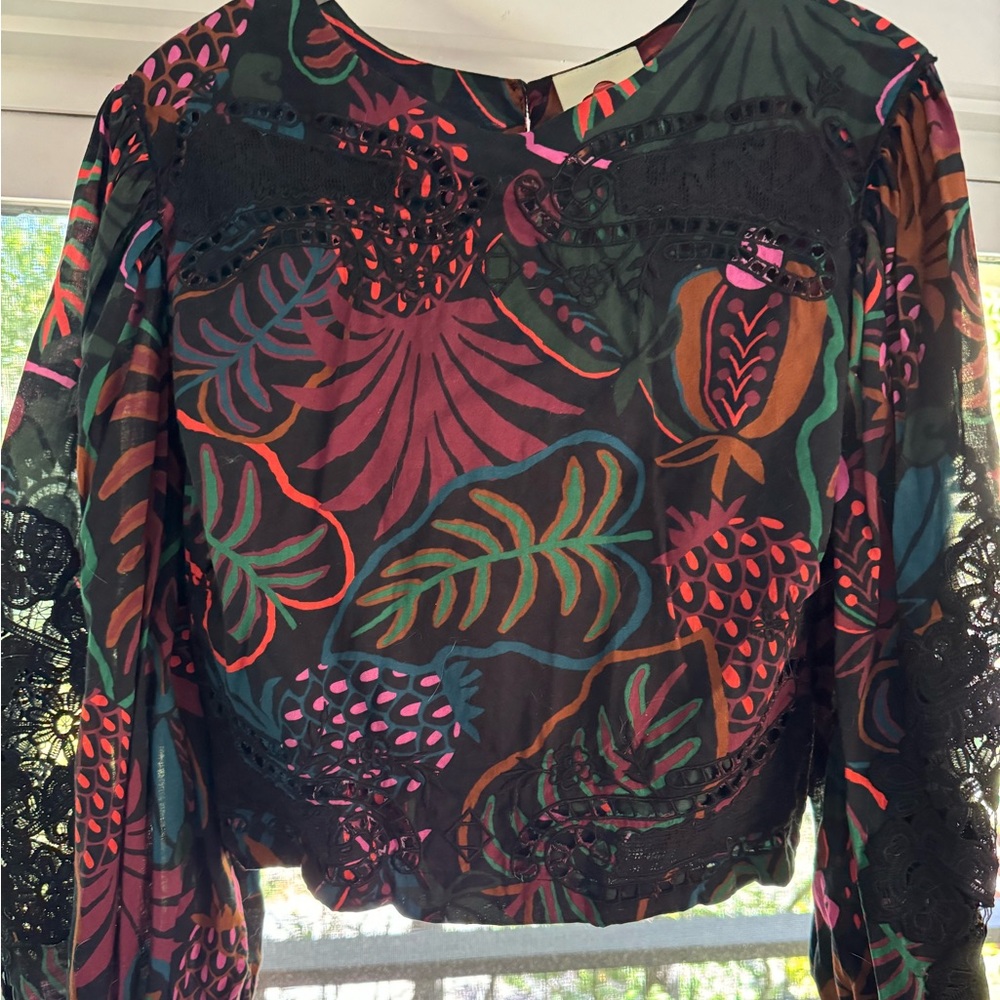 Farm Rio long puff sleeve crop top. Elastic back and side zipper.